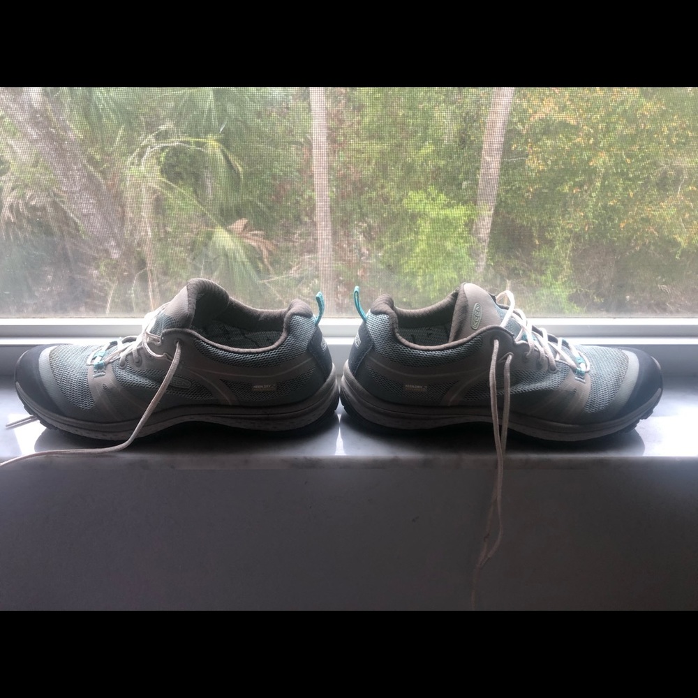 Keen waterproof hiking shoes EUC